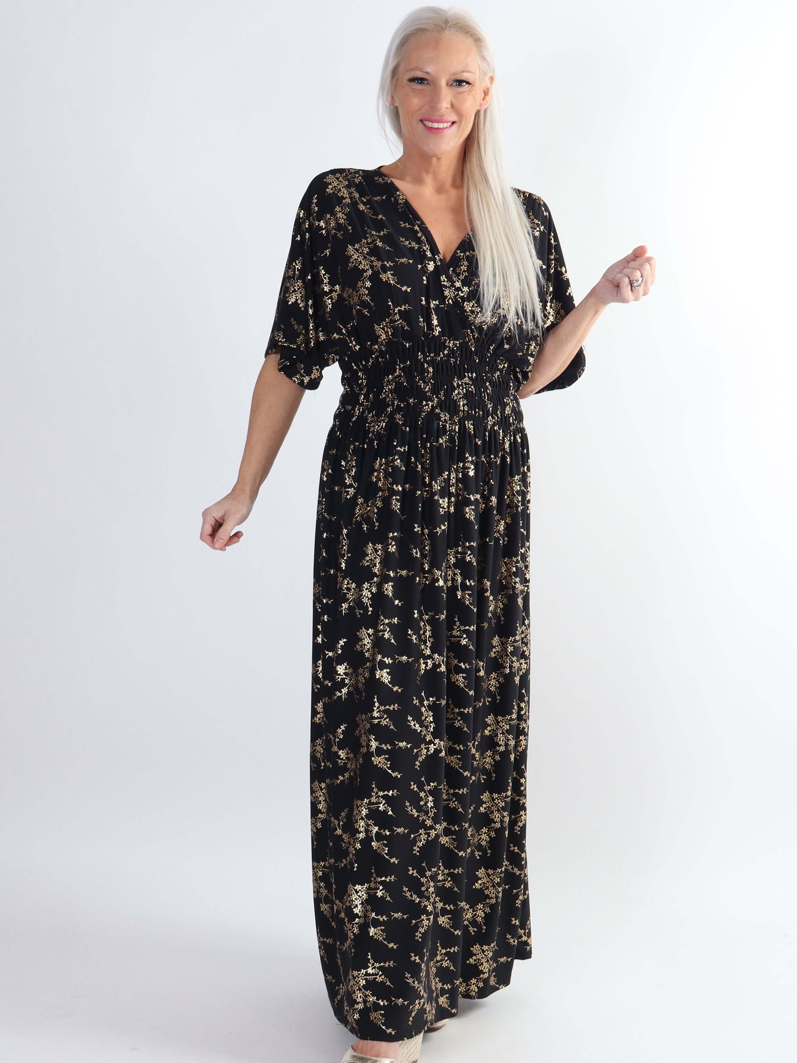 Pams Gold - Ensfarvet plus size kjole med gulddetaljer